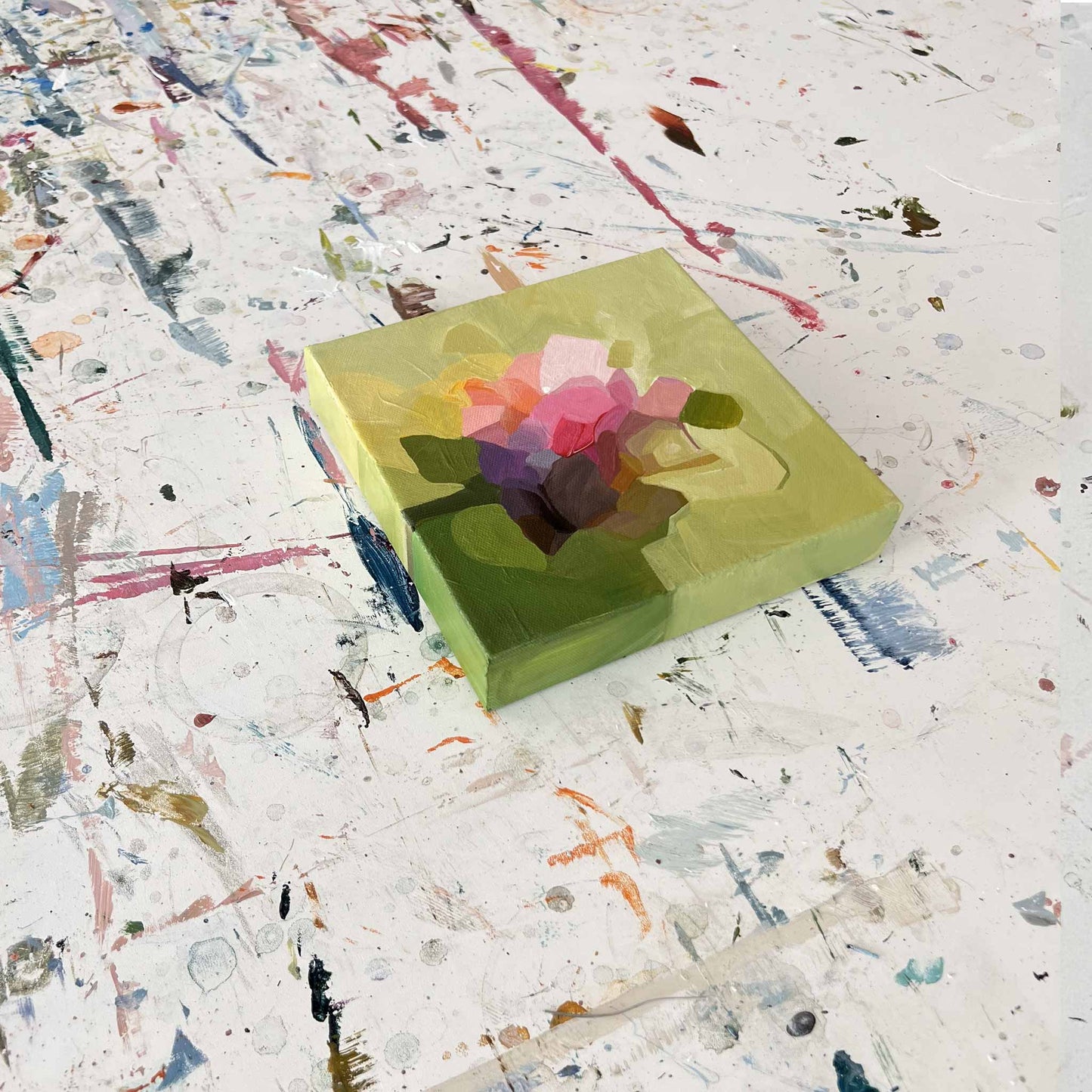 Side view of Canadian abstract artist Susannah Bleasby’sgreen abstract painting small abstract painting